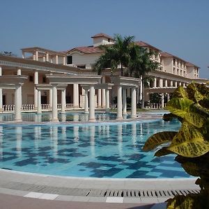The Lake Land Country Club Residency